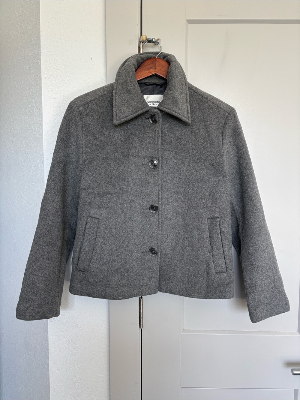 ABERCOMBIE AND FITCH GREY SHORT WOOL BLEND BUTTON COAT WOMENS SMALL